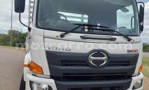 Buy Used Hino 300 Series White Truck in Maputo in Maputo Buy Used Hino 300 Series White Truck in Maputo in Maputo