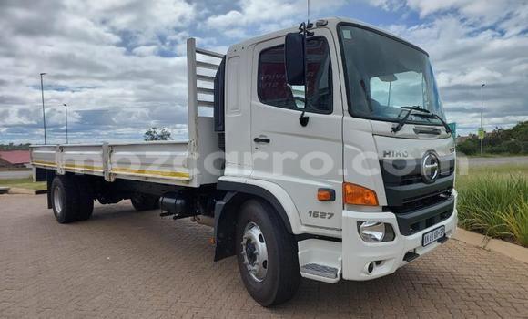 Buy Used Hino 300 Series White Truck in Maputo in Maputo Buy Used Hino 300 Series White Truck in Maputo in Maputo