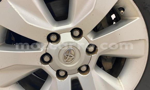 Nunua Ilio tumika Toyota Hilux Nyeupe Gari ndani ya Maputo nchini Maputo Nunua Ilio tumika Toyota Hilux Nyeupe Gari ndani ya Maputo nchini Maputo