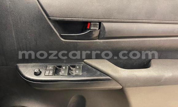 Nunua Ilio tumika Toyota Hilux Nyeupe Gari ndani ya Maputo nchini Maputo Nunua Ilio tumika Toyota Hilux Nyeupe Gari ndani ya Maputo nchini Maputo