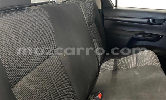Nunua Ilio tumika Toyota Hilux Nyeupe Gari ndani ya Maputo nchini Maputo Nunua Ilio tumika Toyota Hilux Nyeupe Gari ndani ya Maputo nchini Maputo
