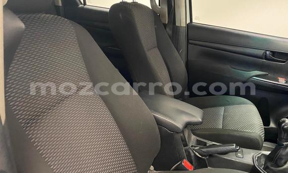 Nunua Ilio tumika Toyota Hilux Nyeupe Gari ndani ya Maputo nchini Maputo Nunua Ilio tumika Toyota Hilux Nyeupe Gari ndani ya Maputo nchini Maputo