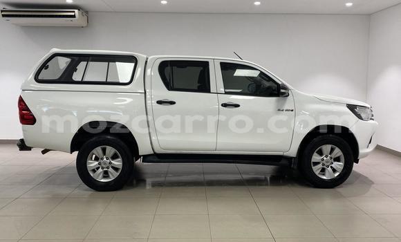 Nunua Ilio tumika Toyota Hilux Nyeupe Gari ndani ya Maputo nchini Maputo Nunua Ilio tumika Toyota Hilux Nyeupe Gari ndani ya Maputo nchini Maputo