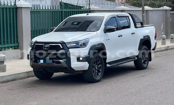Comprar Usado Toyota Hiluxe Revo Branco Carro em Maputo em Maputo