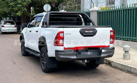 Buy Used Toyota Hiluxe Revo White Car in Maputo in Maputo Buy Used Toyota Hiluxe Revo White Car in Maputo in Maputo