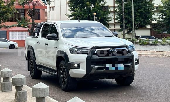 Buy Used Toyota Hiluxe Revo White Car in Maputo in Maputo Buy Used Toyota Hiluxe Revo White Car in Maputo in Maputo
