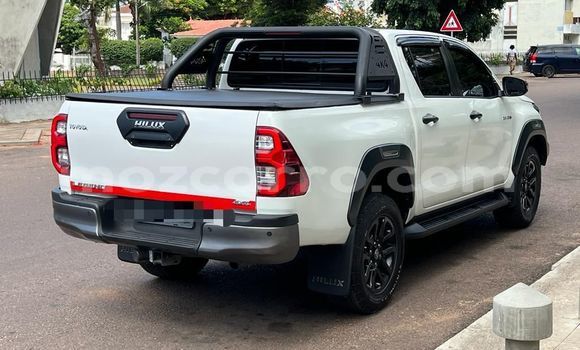 Buy Used Toyota Hiluxe Revo White Car in Maputo in Maputo Buy Used Toyota Hiluxe Revo White Car in Maputo in Maputo