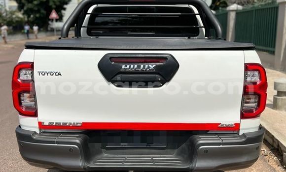 Buy Used Toyota Hiluxe Revo White Car in Maputo in Maputo Buy Used Toyota Hiluxe Revo White Car in Maputo in Maputo