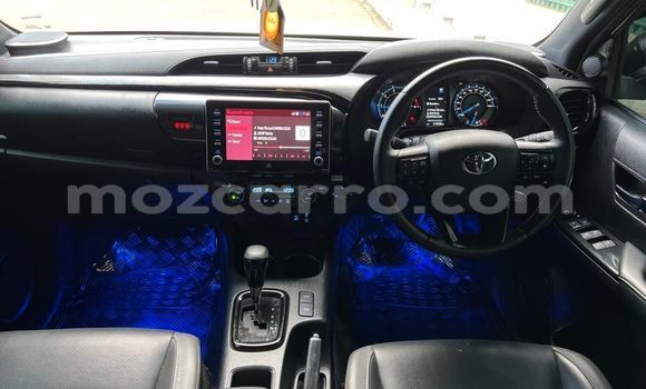 Buy Used Toyota Hiluxe Revo White Car in Maputo in Maputo Buy Used Toyota Hiluxe Revo White Car in Maputo in Maputo