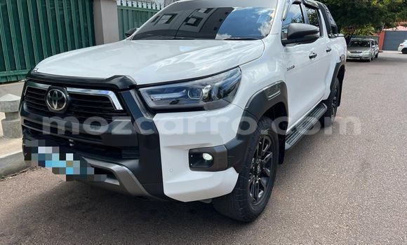 Buy Used Toyota Hiluxe Revo White Car in Maputo in Maputo Buy Used Toyota Hiluxe Revo White Car in Maputo in Maputo