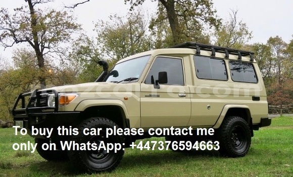 Tenga Tsaru Toyota Land Cruiser Beige Mota in Maputo in Maputo