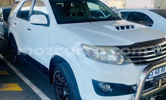 Comprar Usado Toyota Hilux Branco Carro em Marara em Tete Comprar Usado Toyota Hilux Branco Carro em Marara em Tete