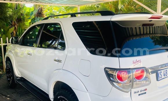 Tenga Tsaru Toyota Hilux Chena Mota in Marara in Tete Tenga Tsaru Toyota Hilux Chena Mota in Marara in Tete