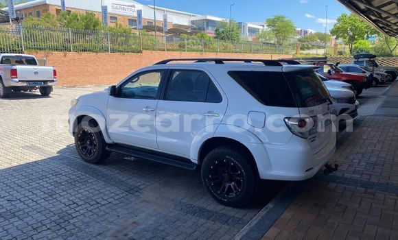 Tenga Tsaru Toyota Hilux Chena Mota in Marara in Tete Tenga Tsaru Toyota Hilux Chena Mota in Marara in Tete