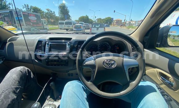 Tenga Tsaru Toyota Hilux Chena Mota in Marara in Tete Tenga Tsaru Toyota Hilux Chena Mota in Marara in Tete