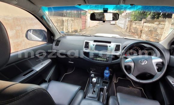 Comprar Usado Toyota Hilux Branco Carro em Maputo em Maputo Comprar Usado Toyota Hilux Branco Carro em Maputo em Maputo