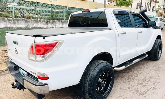 Nunua Ilio tumika Mazda BT-50 Nyeupe Gari ndani ya Maputo nchini Maputo Nunua Ilio tumika Mazda BT-50 Nyeupe Gari ndani ya Maputo nchini Maputo