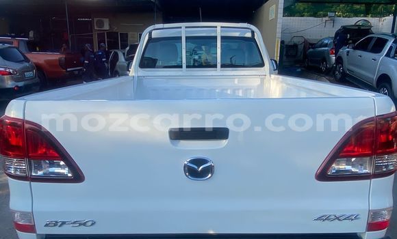 Nunua Ilio tumika Mazda BT-50 Nyeupe Gari ndani ya Maputo nchini Maputo Nunua Ilio tumika Mazda BT-50 Nyeupe Gari ndani ya Maputo nchini Maputo