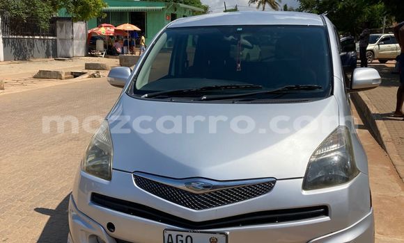 Comprar Usado Toyota Ractis Prata Carro em Maputo em Maputo