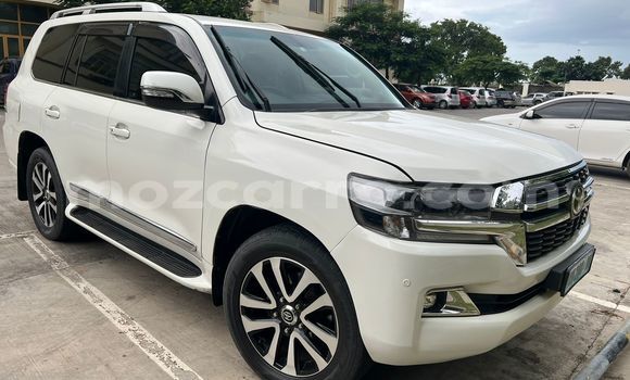 Tenga Tsaru Toyota Land Cruiser Chena Mota in Maputo in Maputo