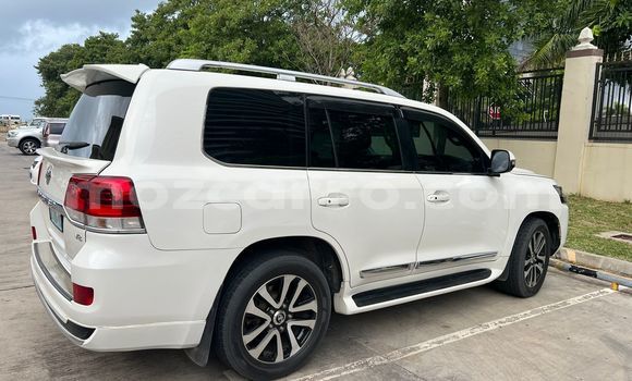 Comprar Usado Toyota Land Cruiser Branco Carro em Maputo em Maputo Comprar Usado Toyota Land Cruiser Branco Carro em Maputo em Maputo