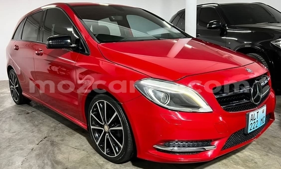Nunua Ilio tumika Mercedes-Benz C180 coupe Nyekundu Gari ndani ya Maputo nchini Maputo Nunua Ilio tumika Mercedes-Benz C180 coupe Nyekundu Gari ndani ya Maputo nchini Maputo
