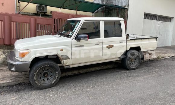 Nunua Ilio tumika Toyota Land Cruiser Nyeupe Gari ndani ya Maputo nchini Maputo Nunua Ilio tumika Toyota Land Cruiser Nyeupe Gari ndani ya Maputo nchini Maputo