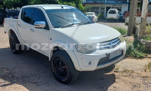 Comprar Usado Mitsubishi Triton Branco Carro em Maputo em Maputo