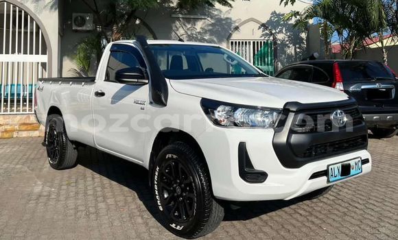 Nunua Ilio tumika Toyota Hiluxe Revo Nyeupe Gari ndani ya Maputo nchini Maputo