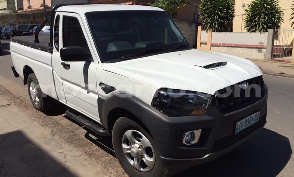 Buy Used Mahindra Marshal White Car in Maputo in Maputo