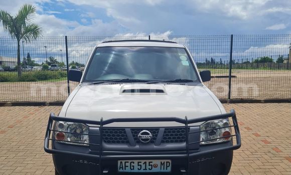 Buy Used Nissan Hardbody White Car in Maputo in Maputo