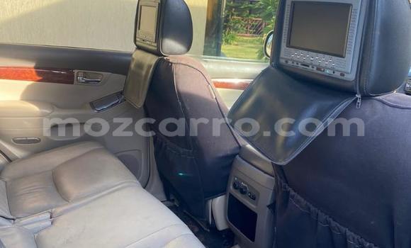 Nunua Ilio tumika Toyota Land Cruiser Prado Nyeupe Gari ndani ya Maputo nchini Maputo Nunua Ilio tumika Toyota Land Cruiser Prado Nyeupe Gari ndani ya Maputo nchini Maputo