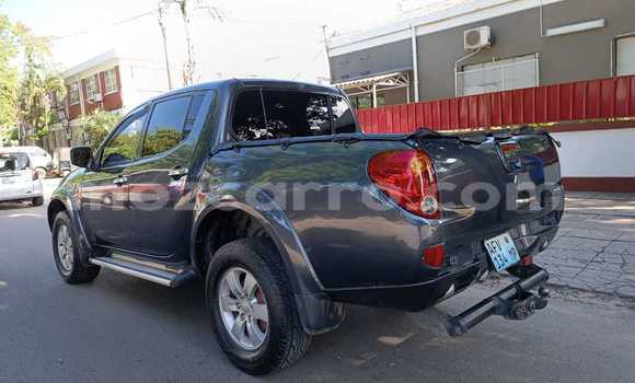 Nunua Ilio tumika Mitsubishi L200 Bluu Gari ndani ya Maputo nchini Maputo Nunua Ilio tumika Mitsubishi L200 Bluu Gari ndani ya Maputo nchini Maputo