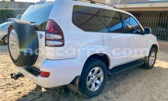 Nunua Ilio tumika Toyota Land Cruiser Nyeupe Gari ndani ya Maputo nchini Maputo