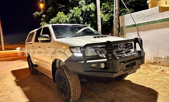Nunua Ilio tumika Toyota Hilux Nyeupe Gari ndani ya Maputo nchini Maputo Nunua Ilio tumika Toyota Hilux Nyeupe Gari ndani ya Maputo nchini Maputo