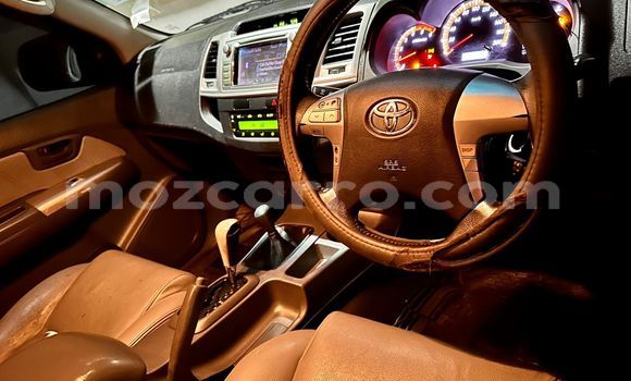 Nunua Ilio tumika Toyota Hilux Nyeupe Gari ndani ya Maputo nchini Maputo Nunua Ilio tumika Toyota Hilux Nyeupe Gari ndani ya Maputo nchini Maputo