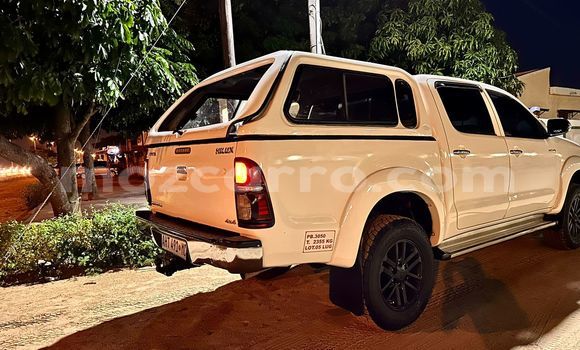 Nunua Ilio tumika Toyota Hilux Nyeupe Gari ndani ya Maputo nchini Maputo Nunua Ilio tumika Toyota Hilux Nyeupe Gari ndani ya Maputo nchini Maputo