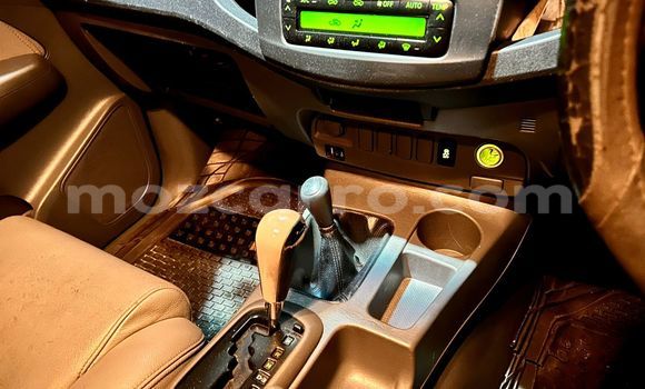 Nunua Ilio tumika Toyota Hilux Nyeupe Gari ndani ya Maputo nchini Maputo Nunua Ilio tumika Toyota Hilux Nyeupe Gari ndani ya Maputo nchini Maputo