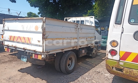 Comprar Usado Mitsubishi Canter Branco Caminhão em Maputo em Maputo Comprar Usado Mitsubishi Canter Branco Caminhão em Maputo em Maputo