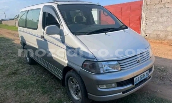 Comprar Usado Toyota Regius Branco Carro em Maputo em Maputo