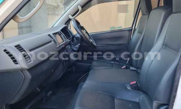 Tenga Tsaru Toyota Hiace Bhuruu Mota in Mocambique in Nampula Tenga Tsaru Toyota Hiace Bhuruu Mota in Mocambique in Nampula