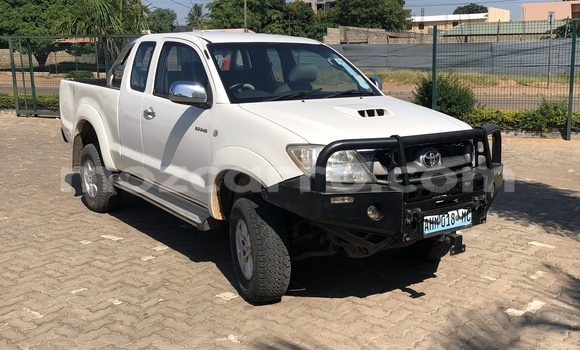 Nunua Ilio tumika Toyota Hilux Nyeupe Gari ndani ya Maputo nchini Maputo Nunua Ilio tumika Toyota Hilux Nyeupe Gari ndani ya Maputo nchini Maputo