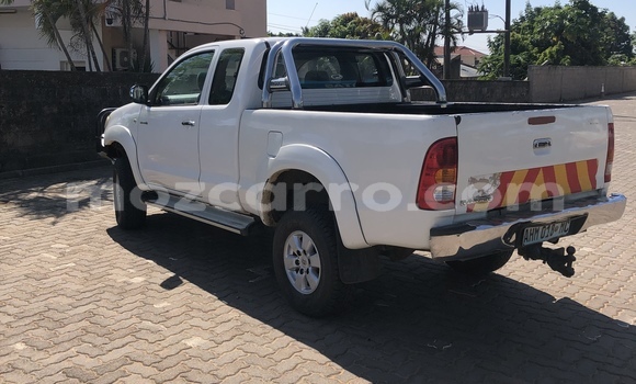 Nunua Ilio tumika Toyota Hilux Nyeupe Gari ndani ya Maputo nchini Maputo Nunua Ilio tumika Toyota Hilux Nyeupe Gari ndani ya Maputo nchini Maputo