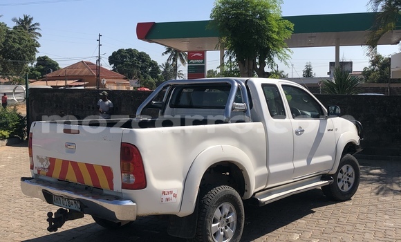Nunua Ilio tumika Toyota Hilux Nyeupe Gari ndani ya Maputo nchini Maputo Nunua Ilio tumika Toyota Hilux Nyeupe Gari ndani ya Maputo nchini Maputo