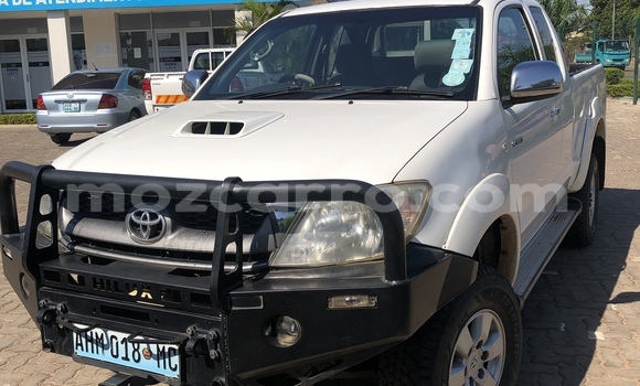 Nunua Ilio tumika Toyota Hilux Nyeupe Gari ndani ya Maputo nchini Maputo Nunua Ilio tumika Toyota Hilux Nyeupe Gari ndani ya Maputo nchini Maputo