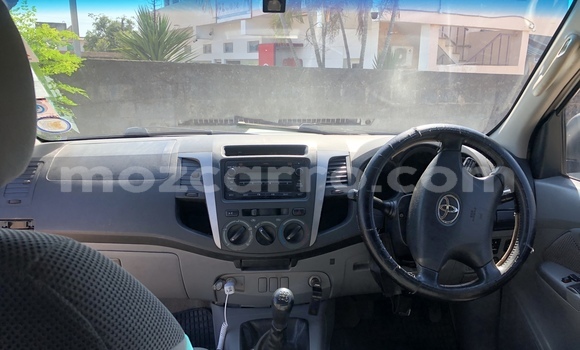 Nunua Ilio tumika Toyota Hilux Nyeupe Gari ndani ya Maputo nchini Maputo Nunua Ilio tumika Toyota Hilux Nyeupe Gari ndani ya Maputo nchini Maputo