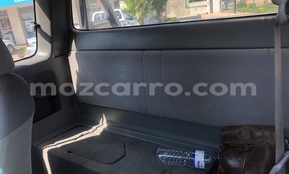 Nunua Ilio tumika Toyota Hilux Nyeupe Gari ndani ya Maputo nchini Maputo Nunua Ilio tumika Toyota Hilux Nyeupe Gari ndani ya Maputo nchini Maputo