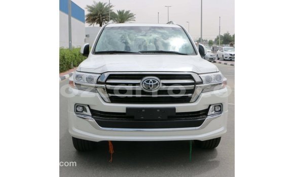 Comprar Importar Toyota Land Cruiser Branco Carro em Import - Dubai em Cabo Delgado Comprar Importar Toyota Land Cruiser Branco Carro em Import - Dubai em Cabo Delgado
