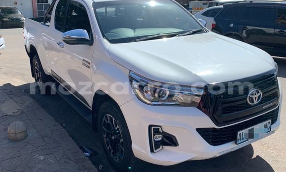 Buy Used Toyota Hiluxe Revo White Car in Maputo in Maputo Buy Used Toyota Hiluxe Revo White Car in Maputo in Maputo