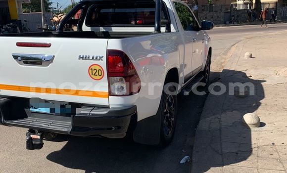 Buy Used Toyota Hiluxe Revo White Car in Maputo in Maputo Buy Used Toyota Hiluxe Revo White Car in Maputo in Maputo